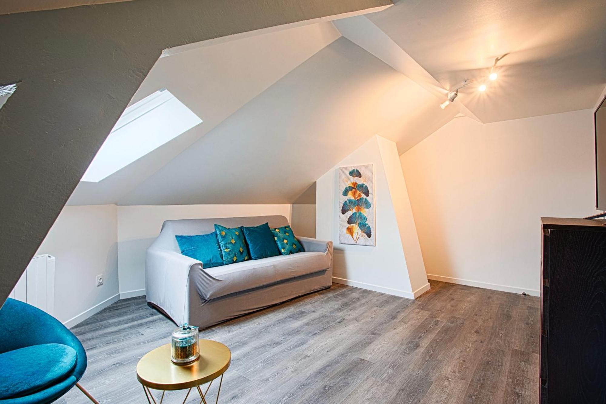 Appartement - Quartier Des Docks Au Calme - T3 Entierement Renove *