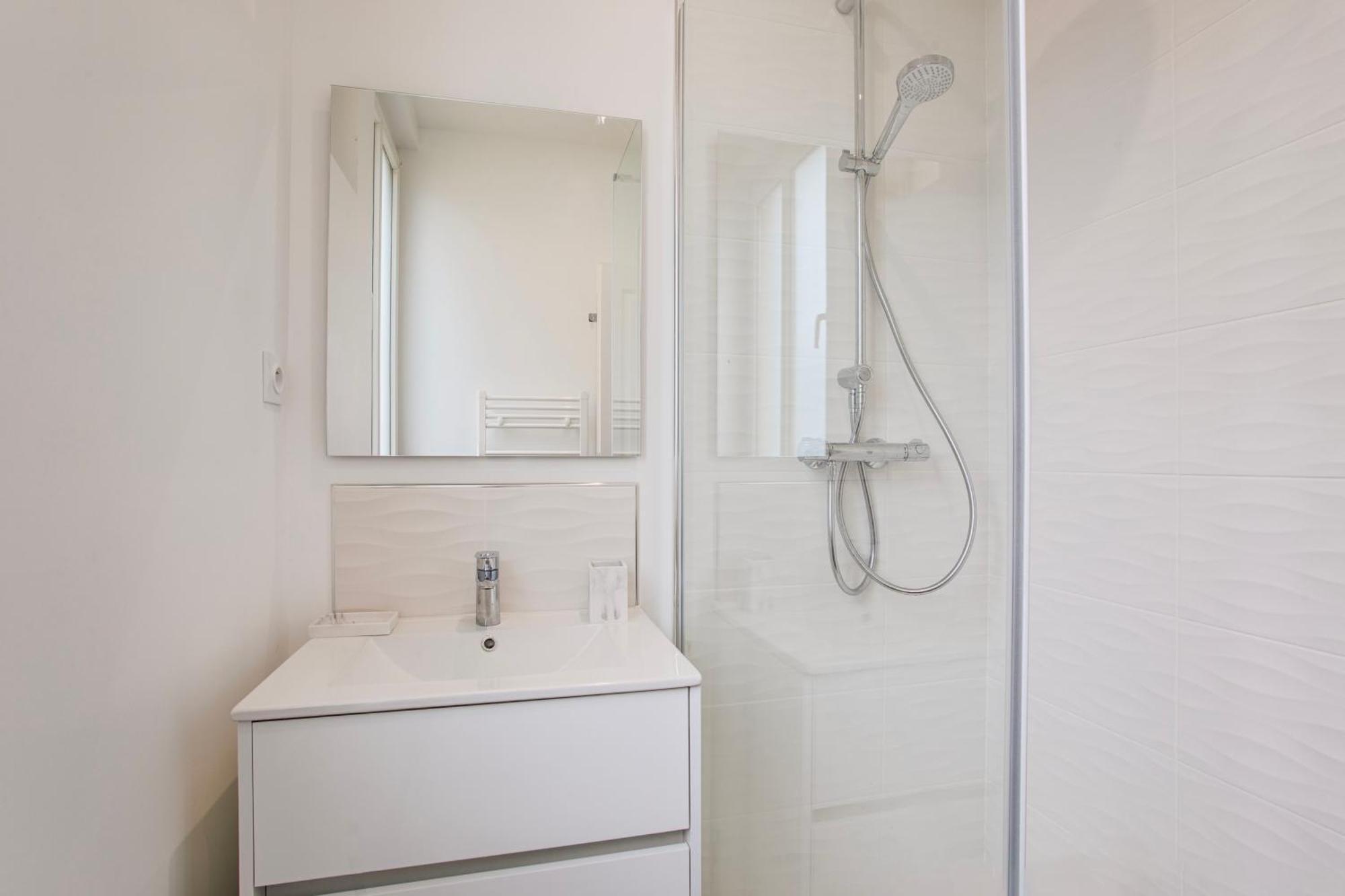 Apartment - Quartier Des Docks Au Calme - T3 Entierement Renove *